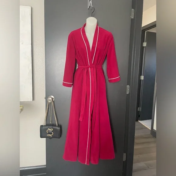 Vanity Fair vintage Berry Red & Cream Velour Robe with Piping - Picture 1 of 9